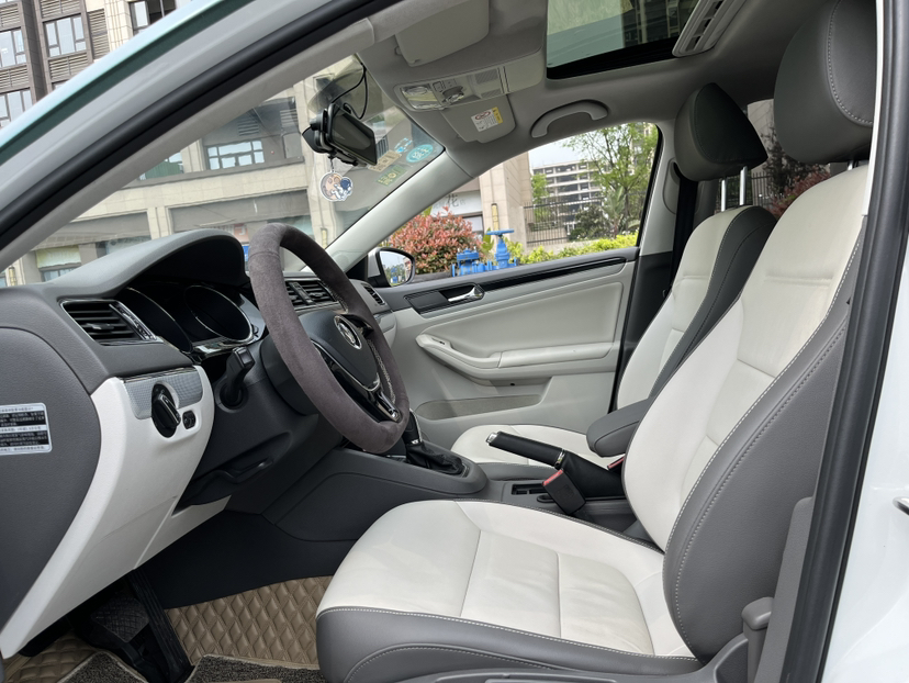 Used Volkswagen Sagitar 2015 230TSI Automatic Comfort Version
