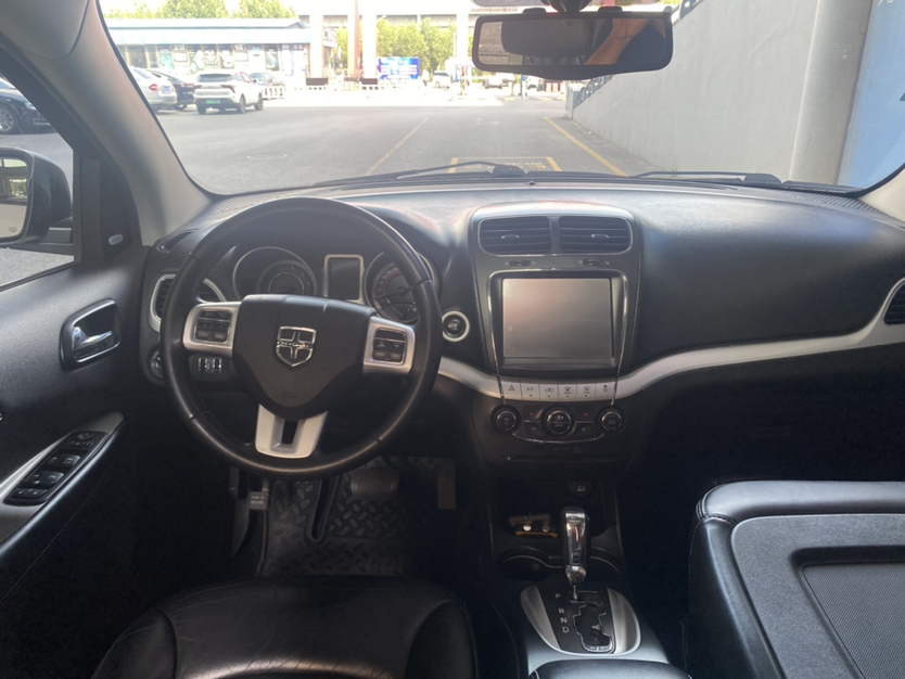 Used Dodge Journey 2013 2.4L Two-Wheel Drive Luxury Version
