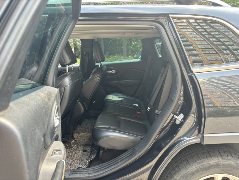 Used  Cherokee 2016 2.0L Smart Version
