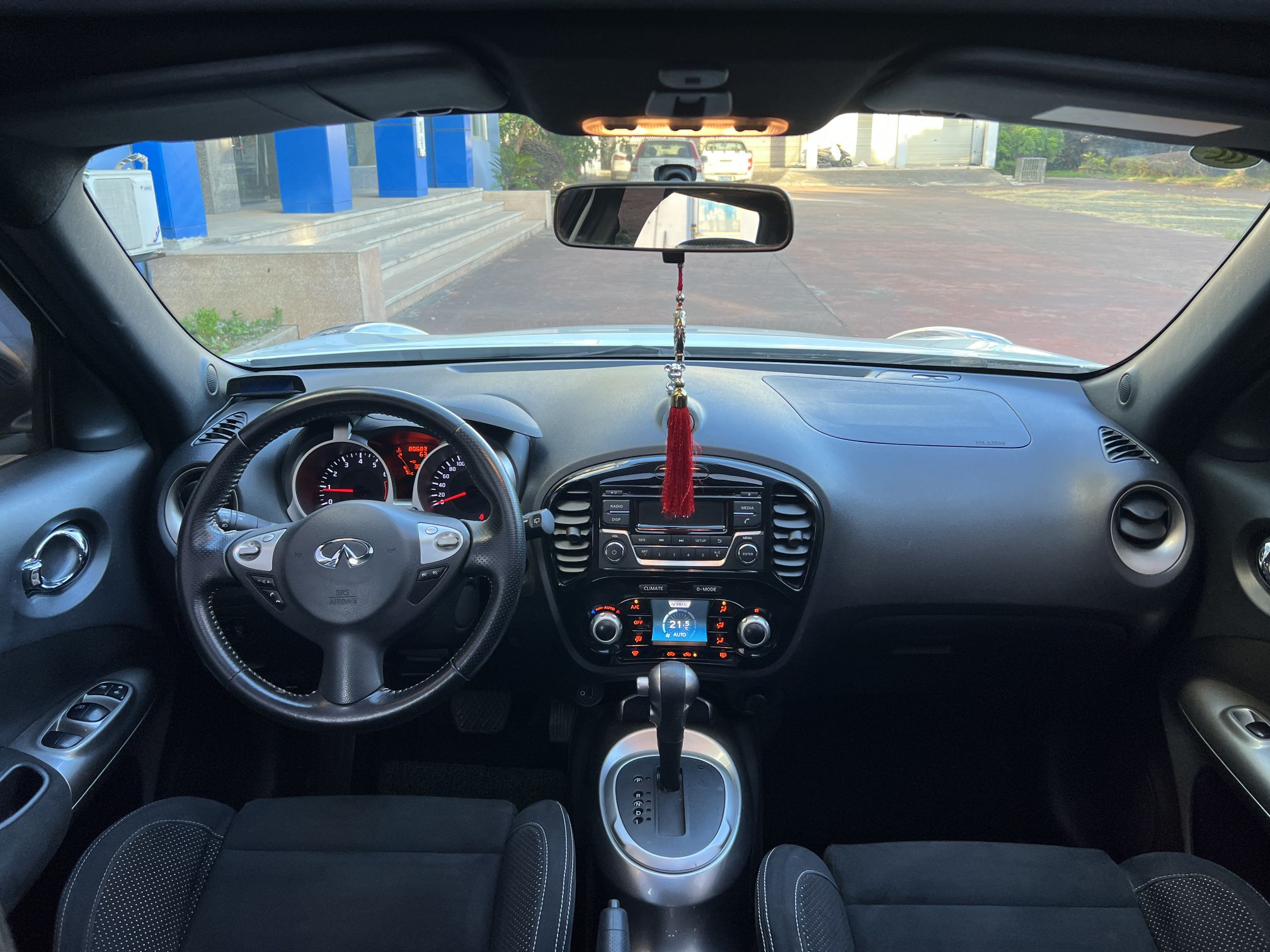 Used Infiniti ESQ 2014 1.6L Spontaneous Edition
