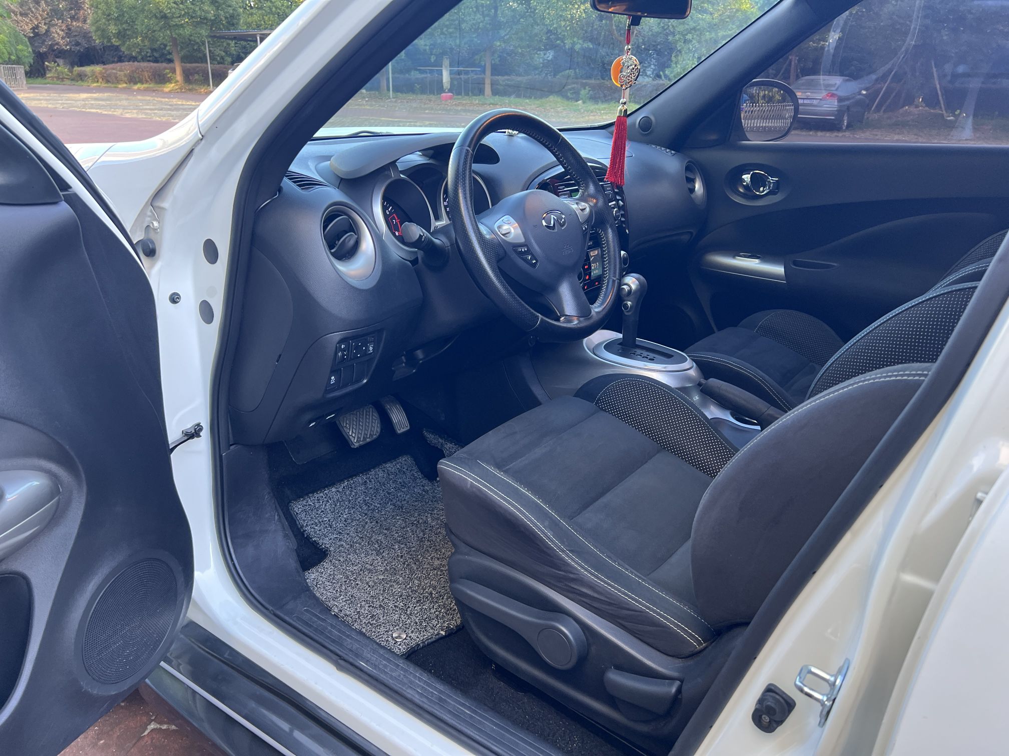 Used Infiniti ESQ 2014 1.6L Spontaneous Edition
