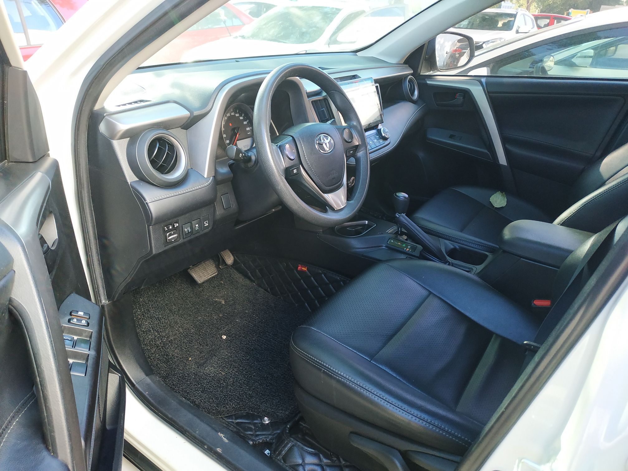 Used Toyota RAV4 2016 2.0L CVT Two-Wheel Drive Fashion Edition China V Standard
