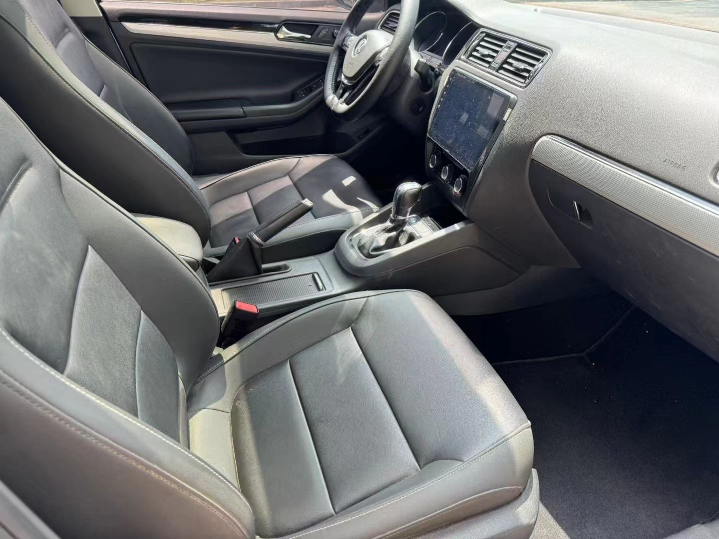 Used Volkswagen Sagitar 2017 230TSI Automatic Comfort Version
