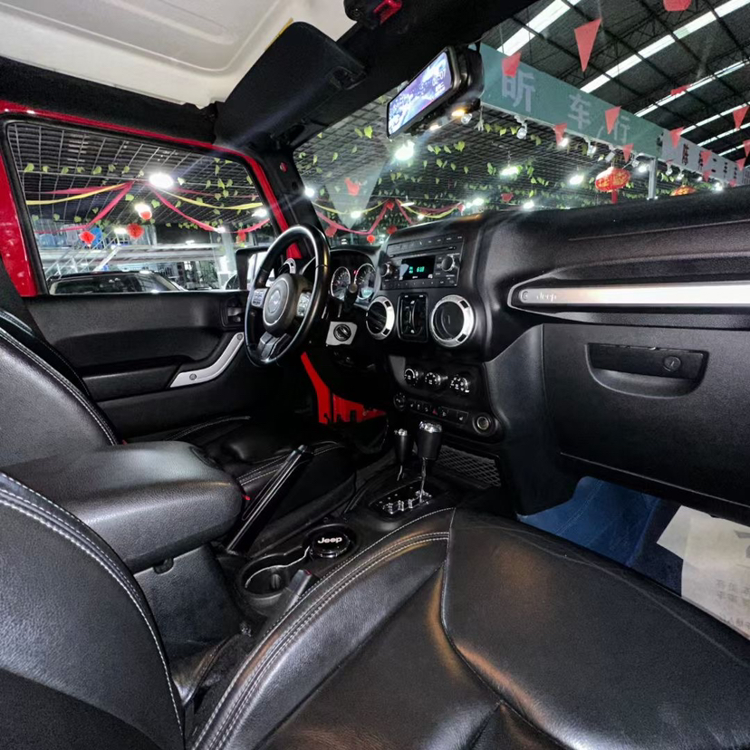 Used  Wrangler 2017 3.0L Sahara Four-Door Comfort Edition
