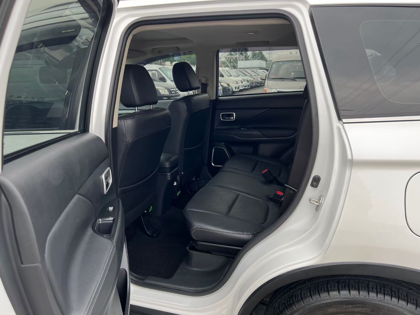 Used Mitsubishi Outlander 2019 2.4L 4x4 Zhi Xiang Edition 5 Seats China VI Standard
