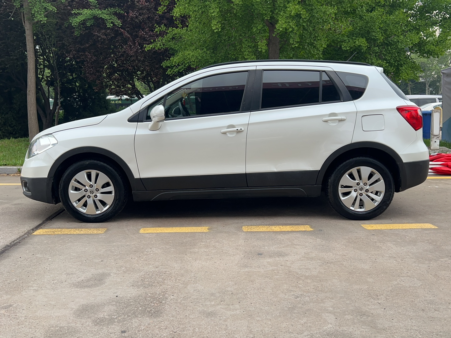 Used Suzuki S-Cross 2015 1.6L CVT Two-Wheel Drive Entry-Level Trim
