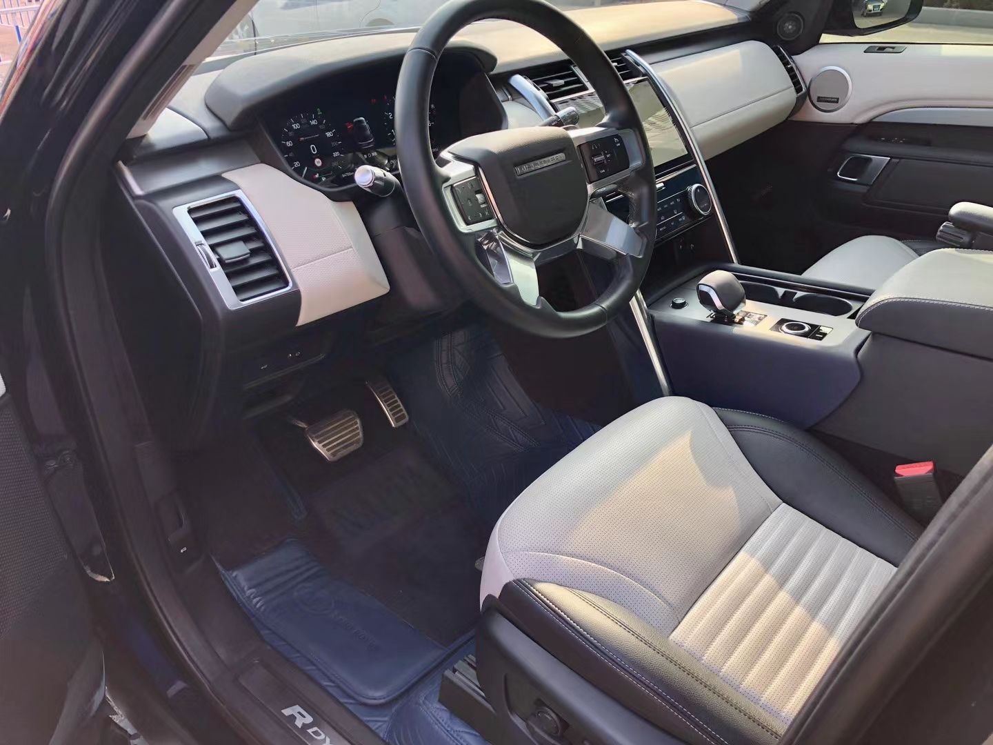 Used Land Rover Discovery 2021 360 PS R-Dynamic SE
