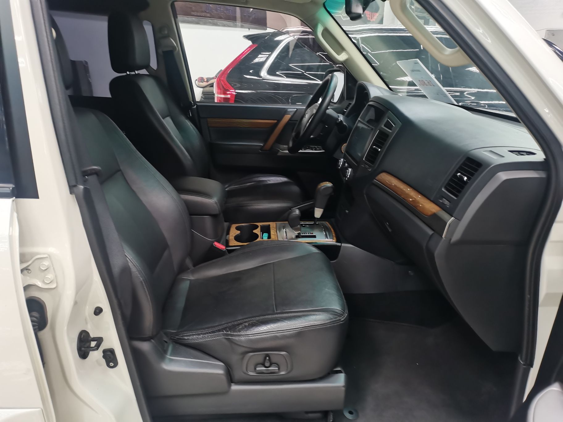 Used Mitsubishi Pajero 2018 3.0L Automatic Luxury Edition
