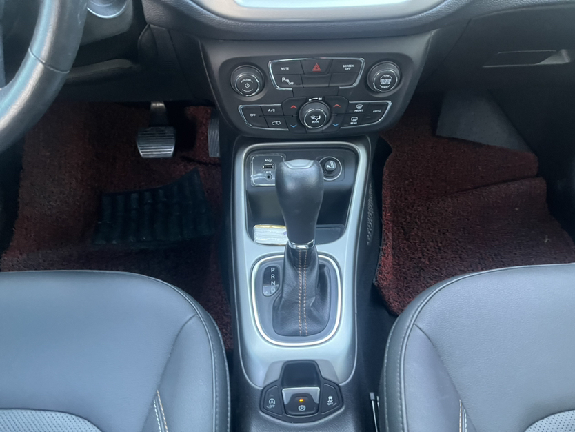 Used  Compass 2017 200T Automatic Family Edition