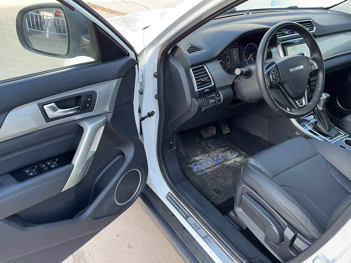 Used Haval H2 2017 Red-Label 1.5T Automatic Two-Wheel Drive Luxury Model
