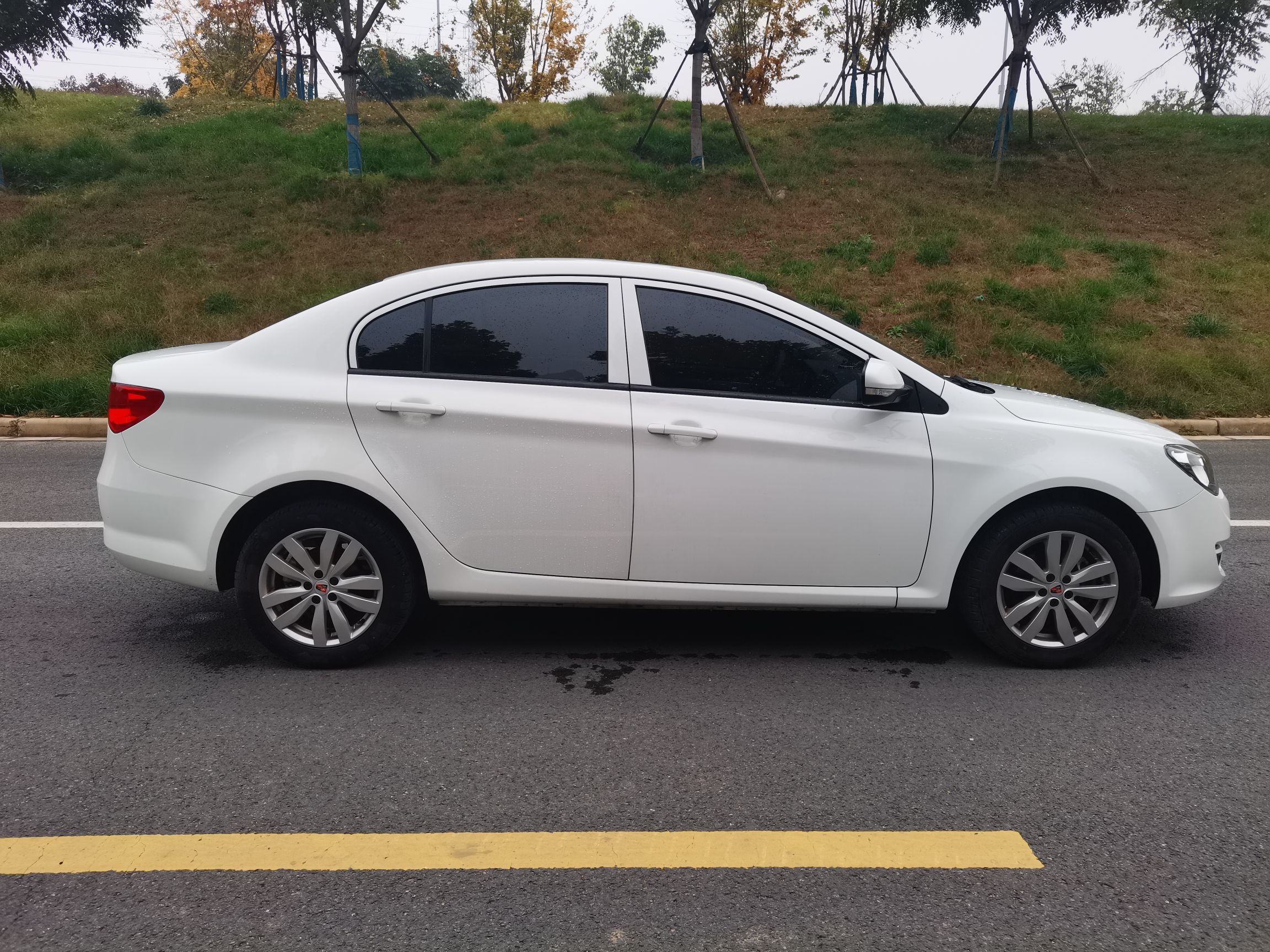 Used Roewe 350 2015 1.5L Automatic Luxury Sunroof Edition