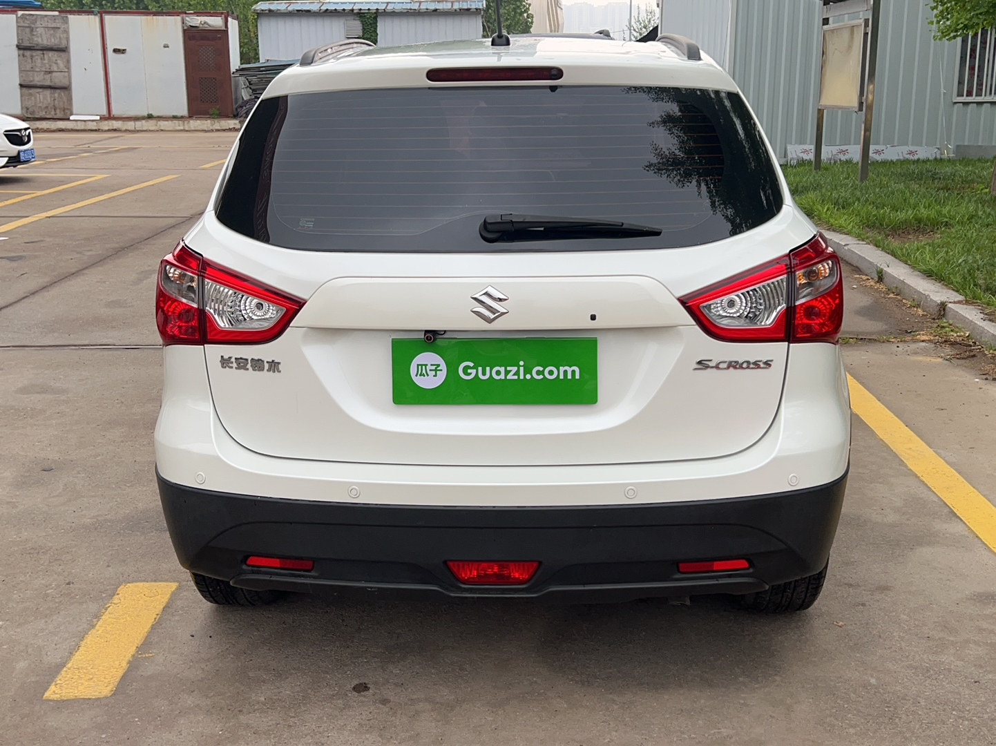 Used Suzuki S-Cross 2015 1.6L CVT Two-Wheel Drive Entry-Level Trim
