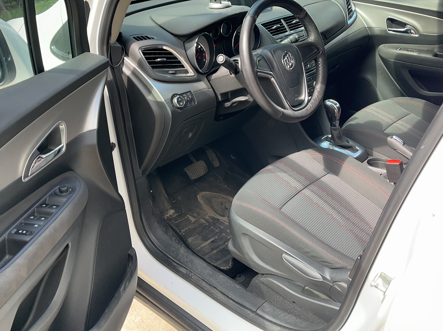 Used Buick Encore 2015 1.4T Automatic Two-Wheel Drive Urban Elite Version
