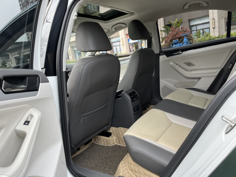 Used Volkswagen Sagitar 2015 230TSI Automatic Comfort Version
