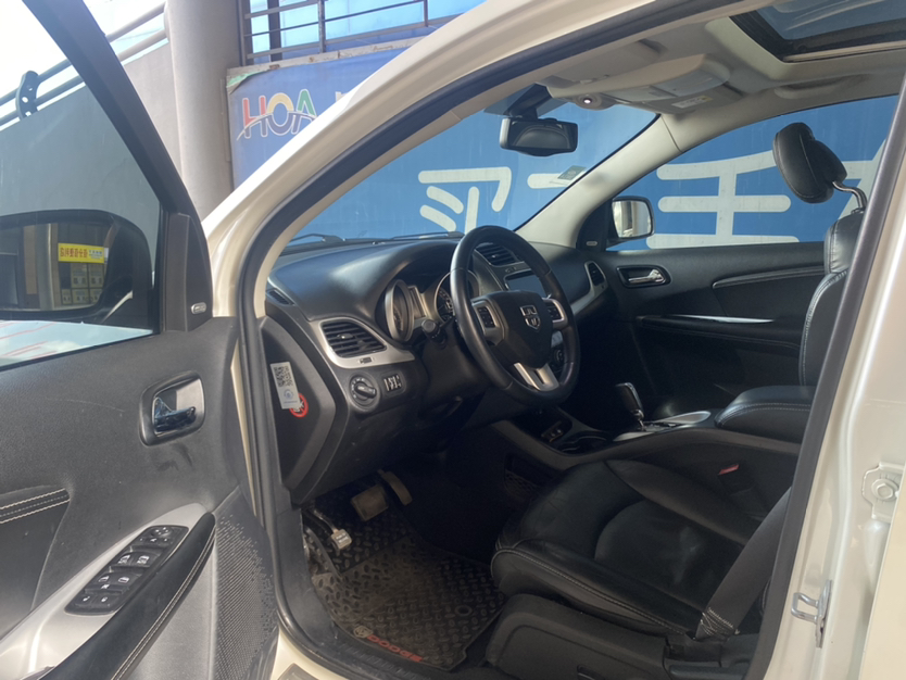 Used Dodge Journey 2013 2.4L Two-Wheel Drive Luxury Version
