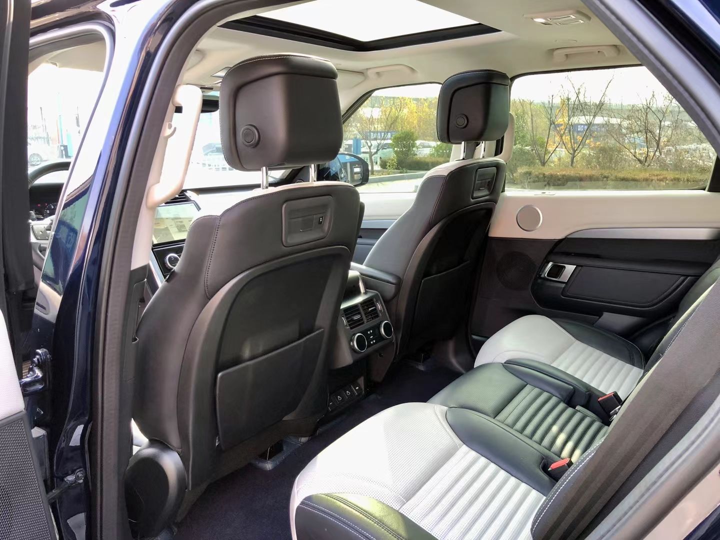 Used Land Rover Discovery 2021 360 PS R-Dynamic SE
