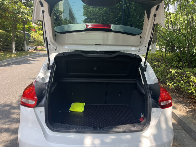 Used Ford Focus 2018 Hatchback Classic 1.6L Automatic Trendy SmartDrive Edition
