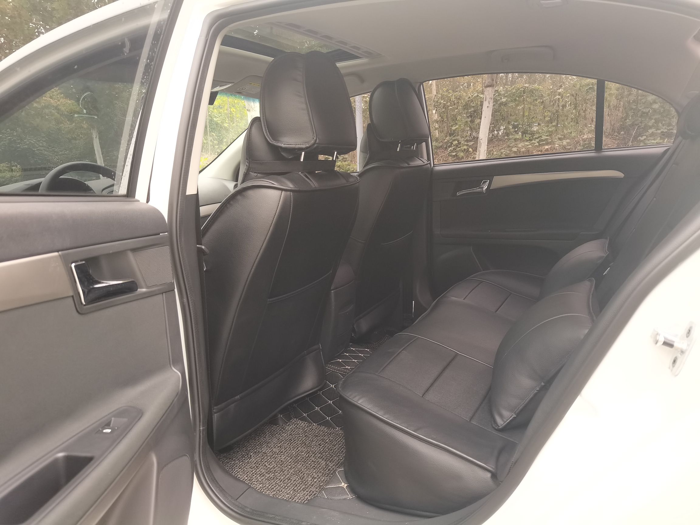 Used Roewe 350 2015 1.5L Automatic Luxury Sunroof Edition