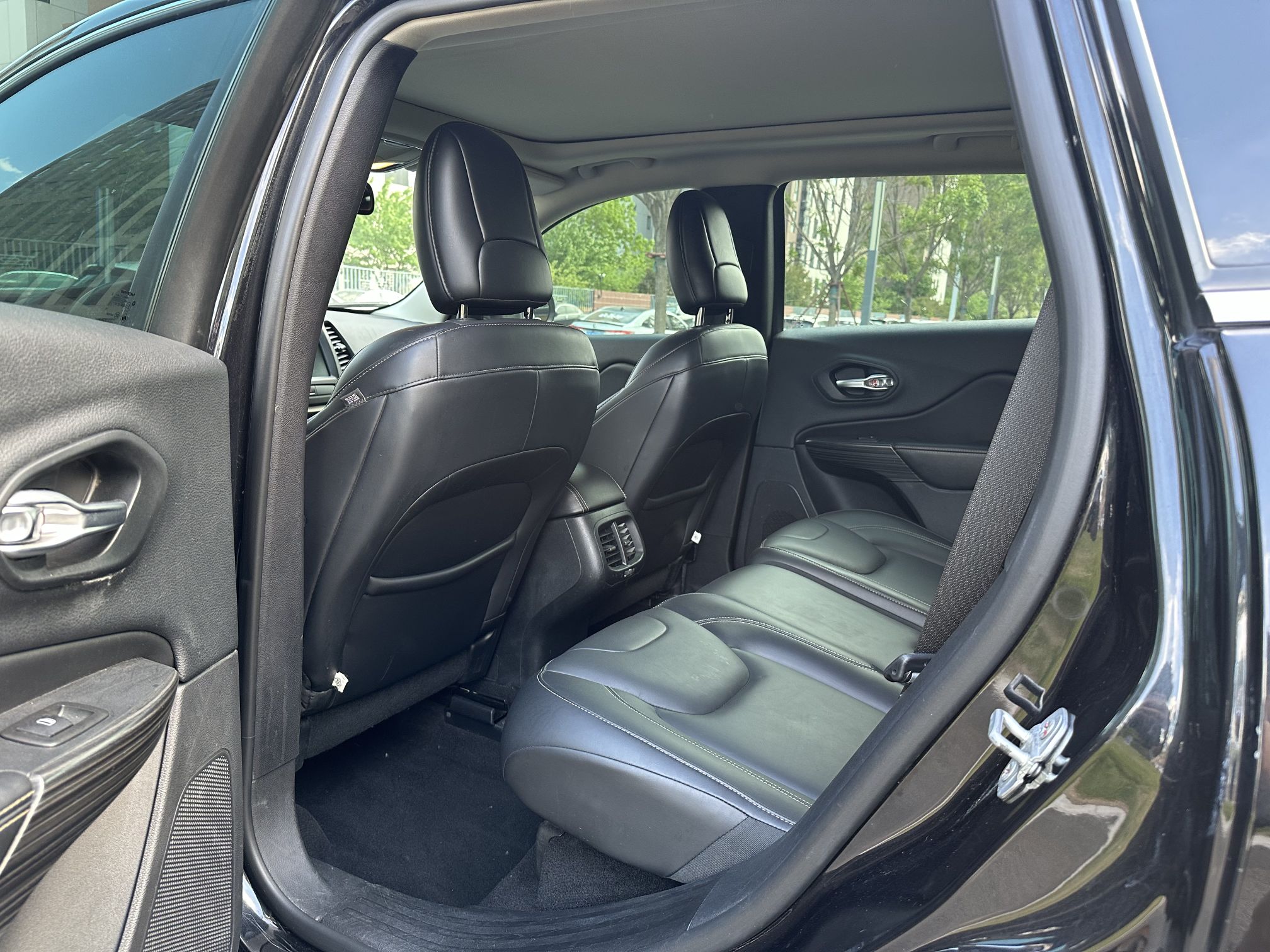 Used  Cherokee 2016 2.4L Professional Smart Version
