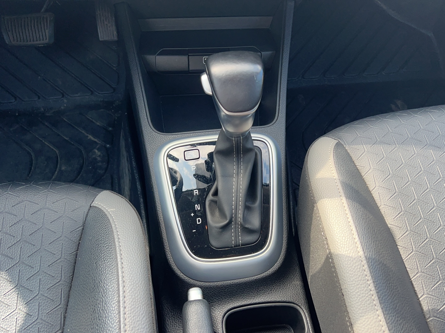 Used Kia Stonic 2019 1.4L Automatic Fun Edition China VI
