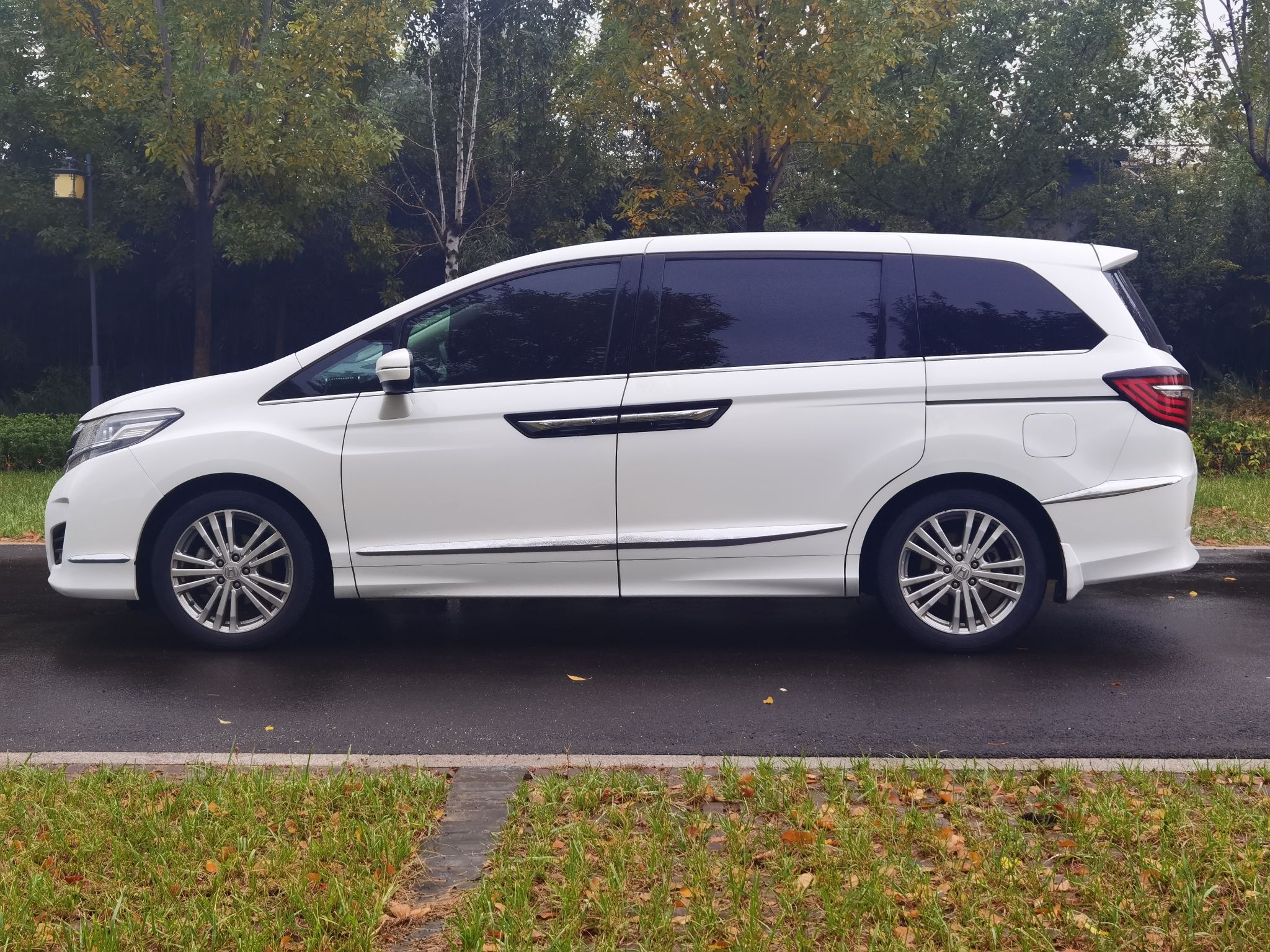 Used Honda Elysion 2016 2.4L Comfort Edition
