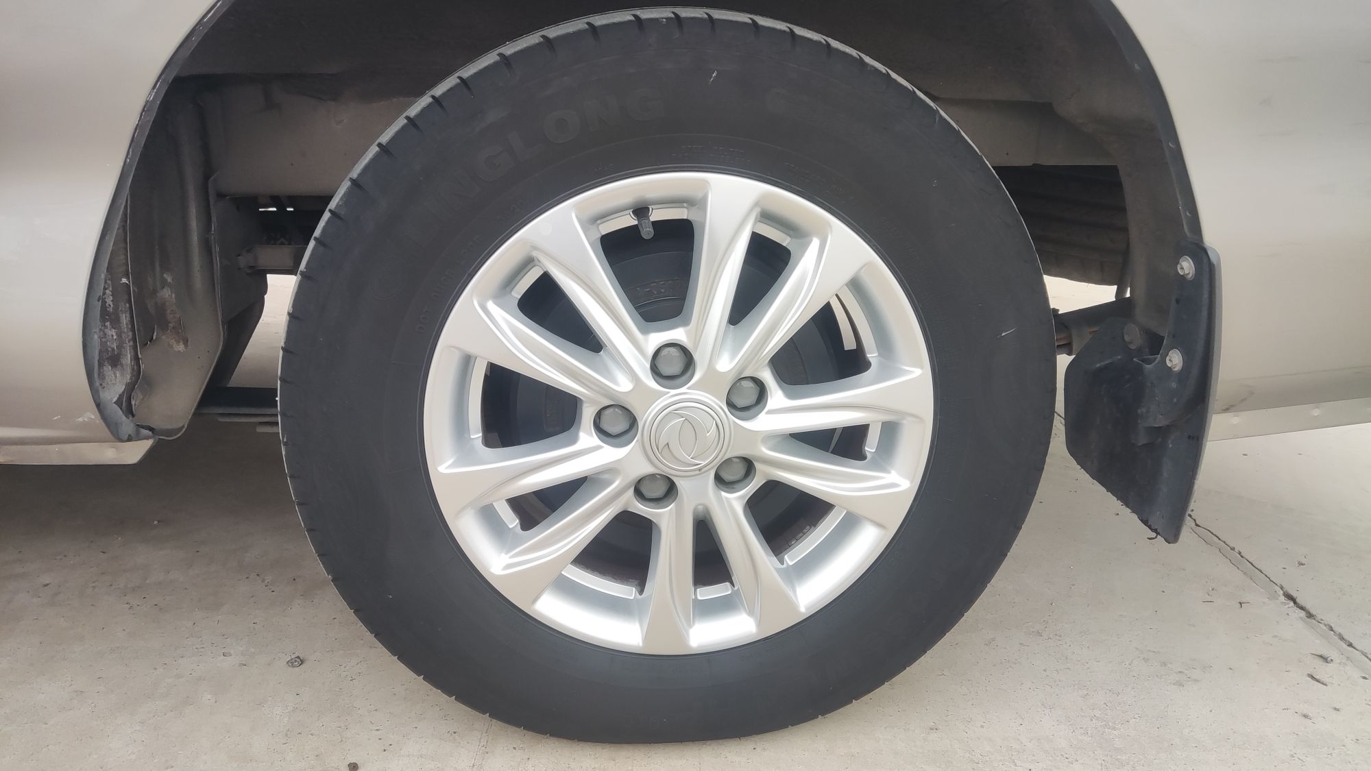 Used FORTHING Lingzhi 2019 M5L 1.6L 7-Seater Luxury Model China VI Standard
