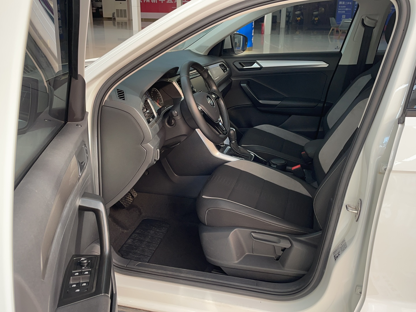 Used Volkswagen T-ROC 2020 280TSI DSG Two-Wheel Drive Advanced Version
