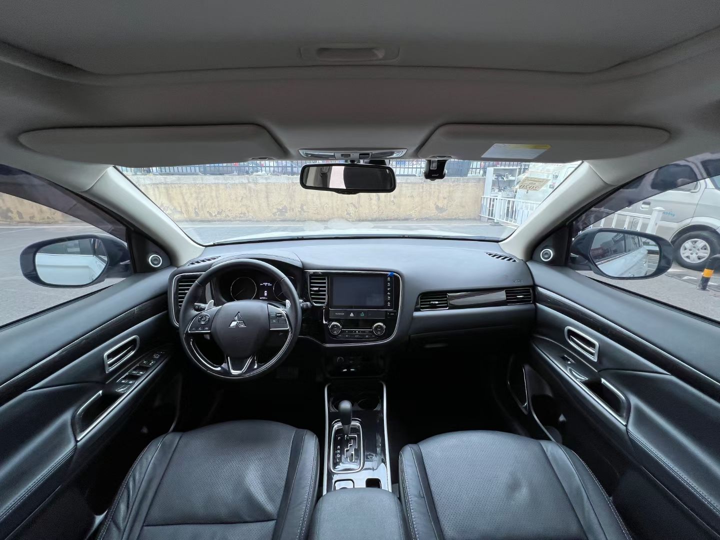 Used Mitsubishi Outlander 2019 2.4L 4x4 Zhi Xiang Edition 5 Seats China VI Standard
