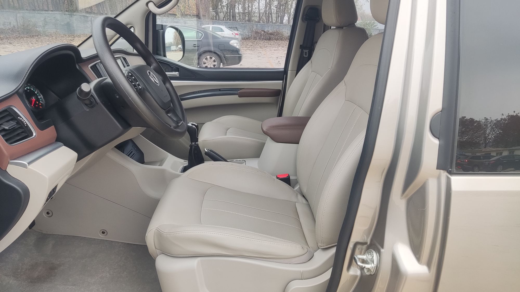 Used FORTHING Lingzhi 2019 M5L 1.6L 7-Seater Luxury Model China VI Standard
