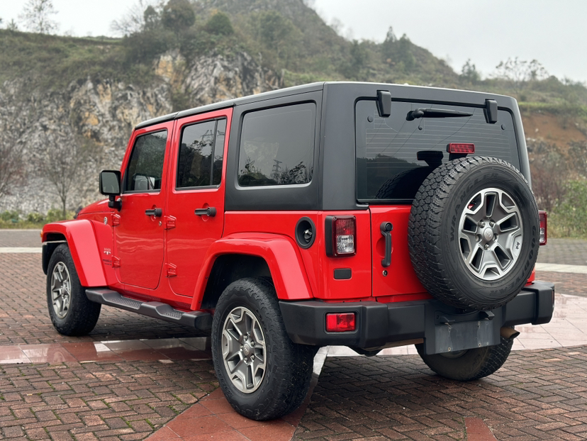Used  Wrangler 2017 3.0L Sahara Four-Door Comfort Edition
