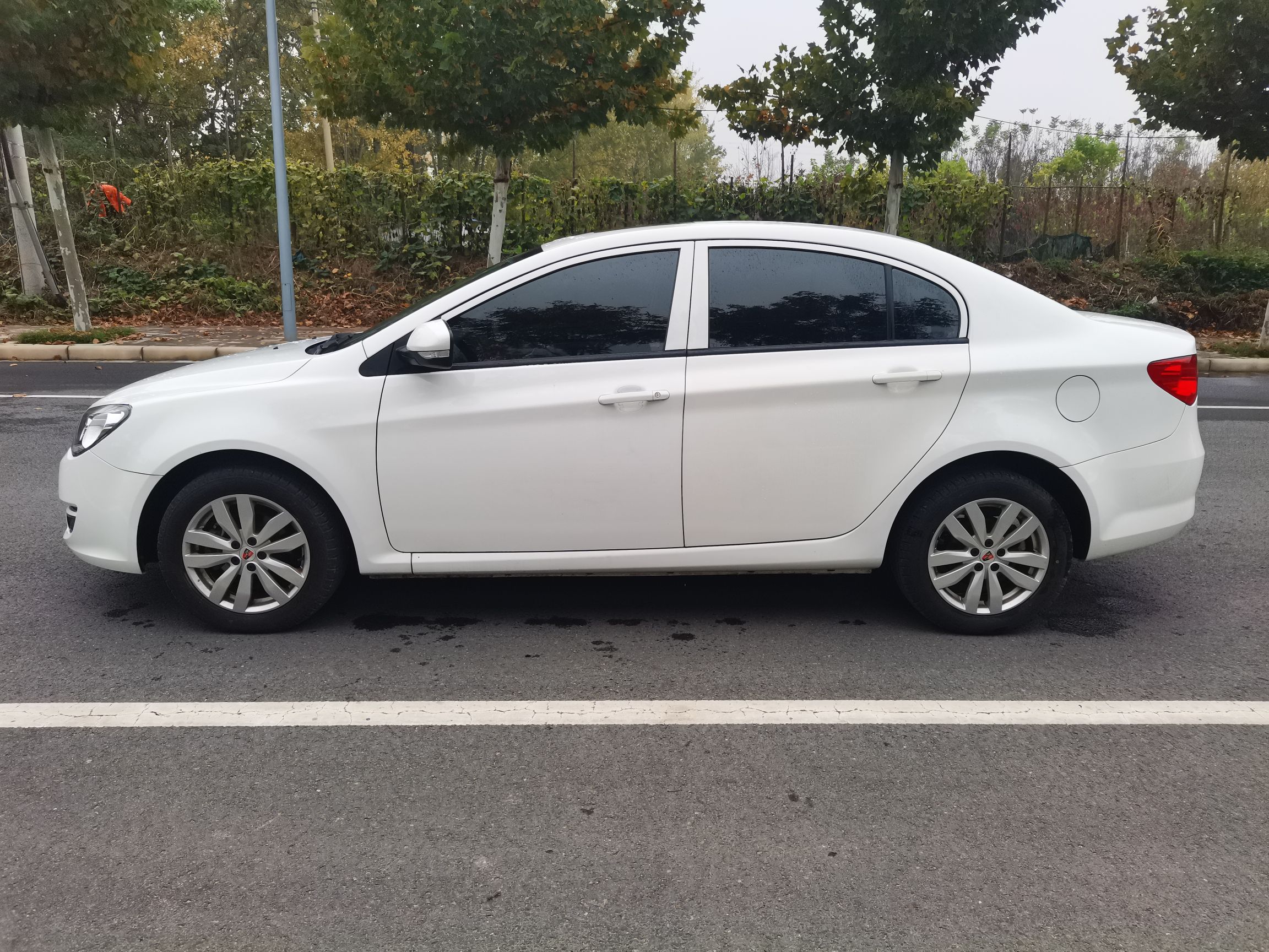 Used Roewe 350 2015 1.5L Automatic Luxury Sunroof Edition