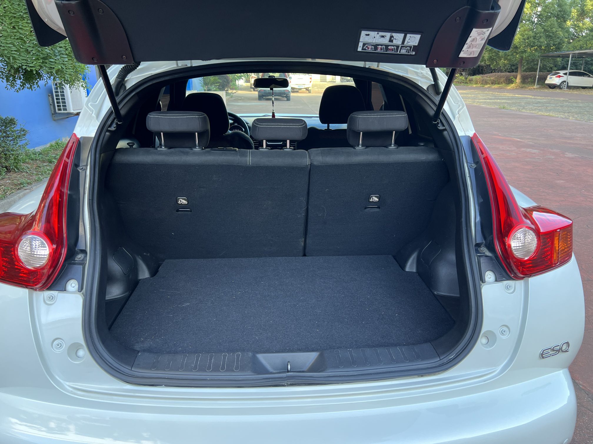 Used Infiniti ESQ 2014 1.6L Spontaneous Edition
