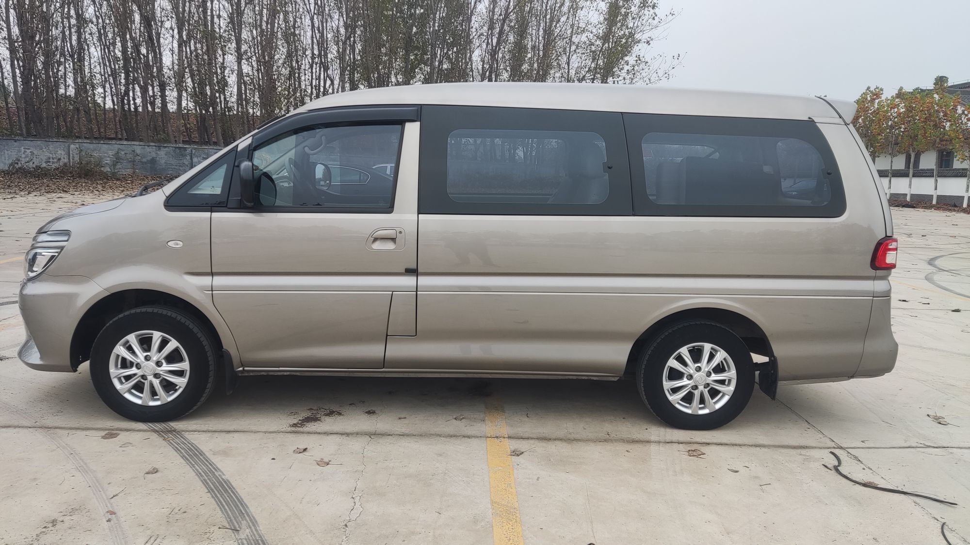 Used FORTHING Lingzhi 2019 M5L 1.6L 7-Seater Luxury Model China VI Standard
