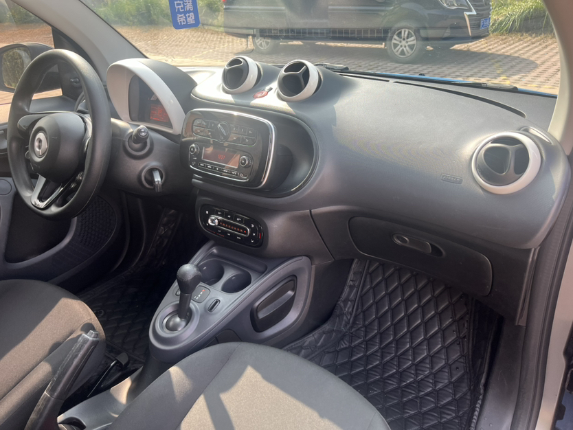 Used  fortwo 2015 1.0L 52 kW hardtop Dynamic version
