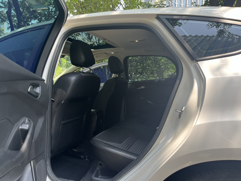 Used Ford Focus 2018 Hatchback Classic 1.6L Automatic Trendy SmartDrive Edition
