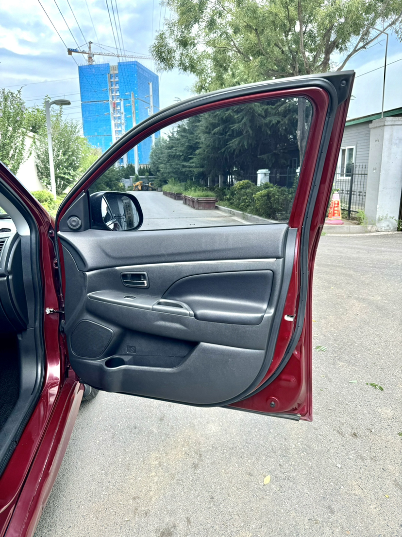 Used Mitsubishi ASX 2012 2.0 LUXURY Two-Wheel Drive with Navigation
