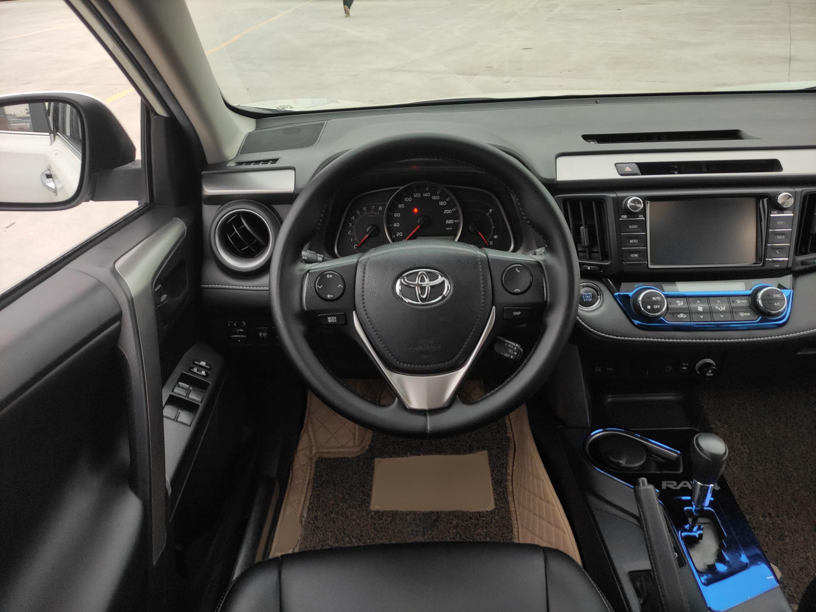 Used Toyota RAV4 2016 2.0L CVT Two-Wheel Drive Fashion Edition China V Standard
