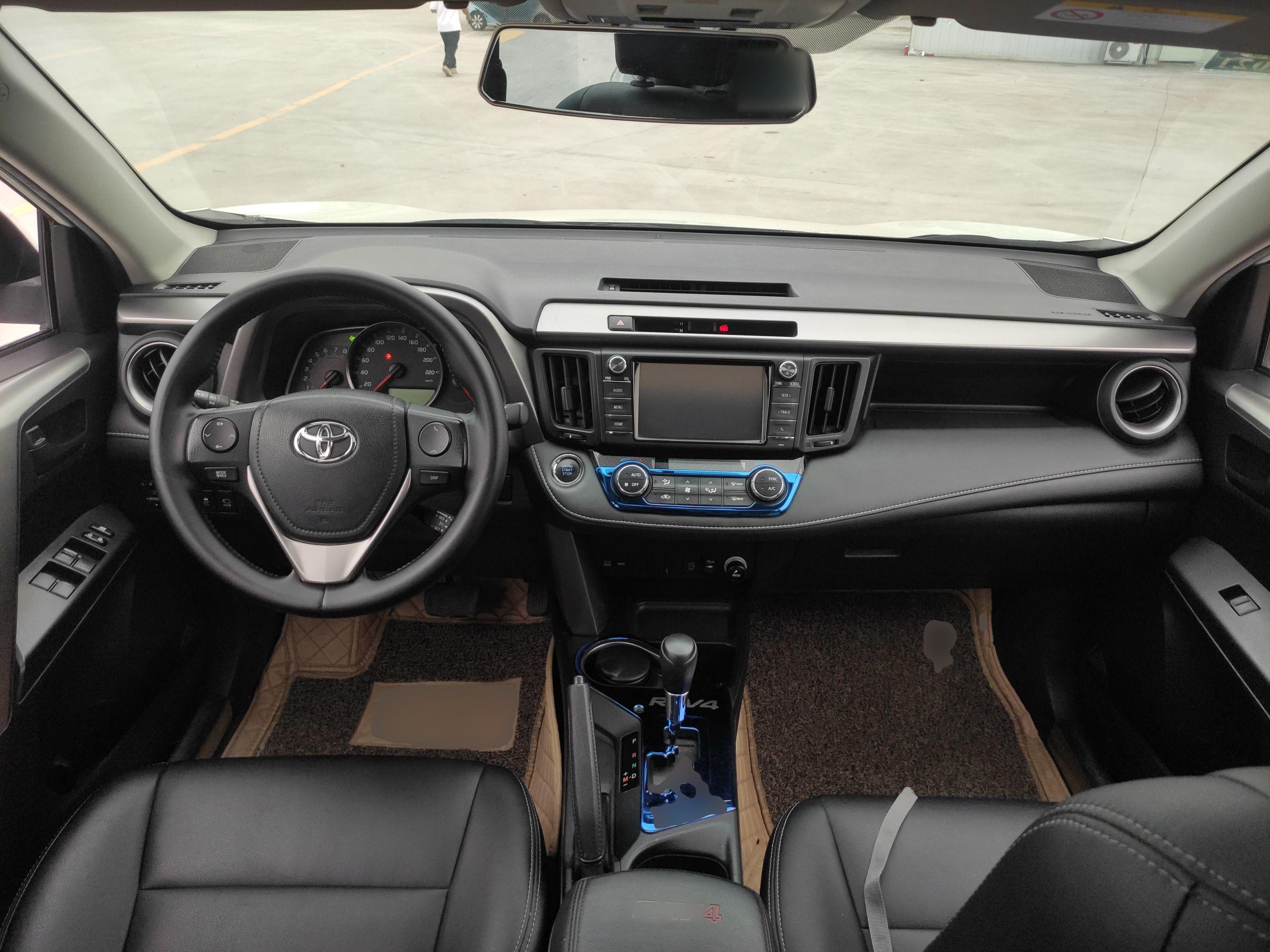 Used Toyota RAV4 2016 2.0L CVT Two-Wheel Drive Fashion Edition China V Standard
