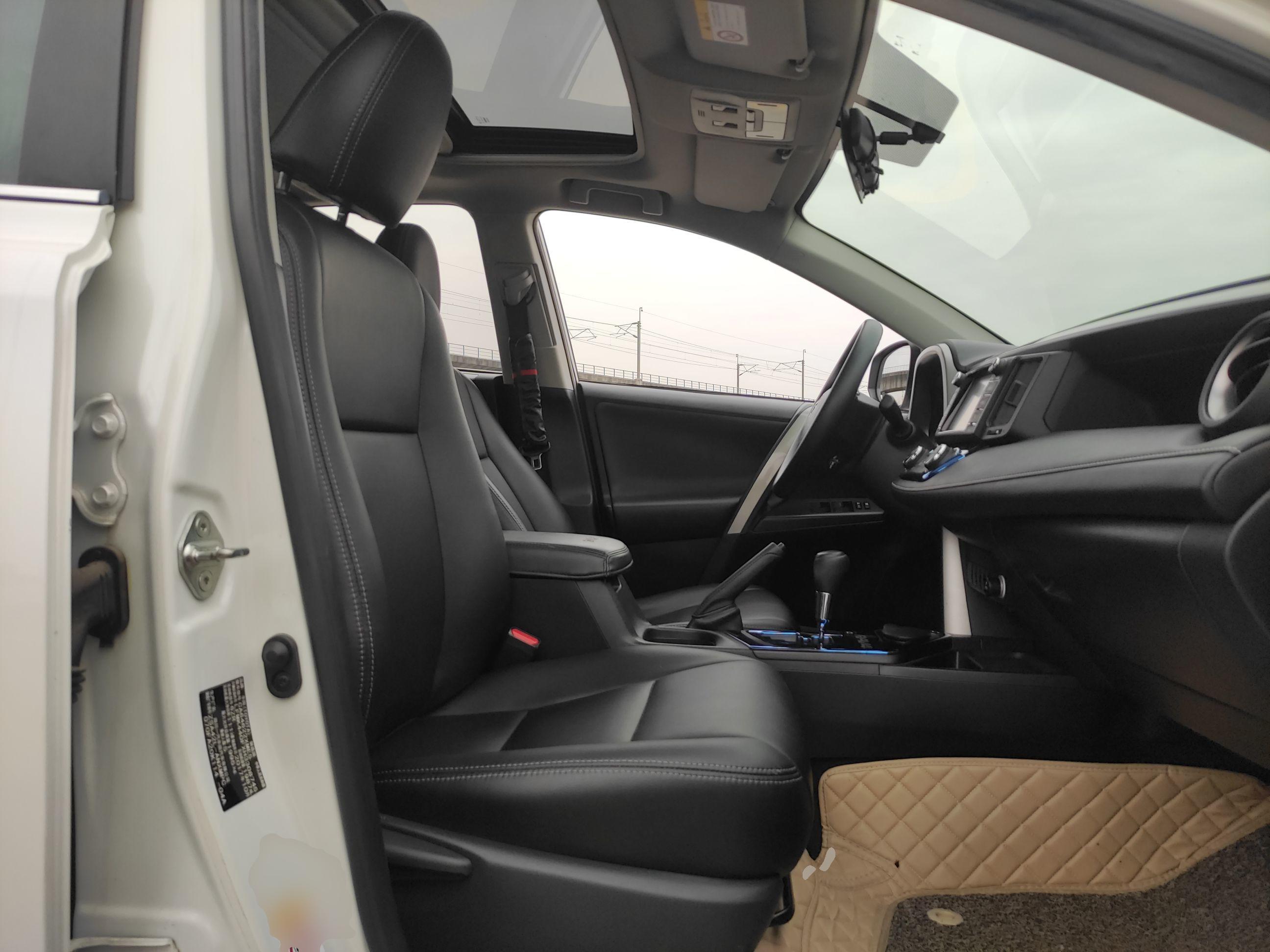 Used Toyota RAV4 2016 2.0L CVT Two-Wheel Drive Fashion Edition China V Standard
