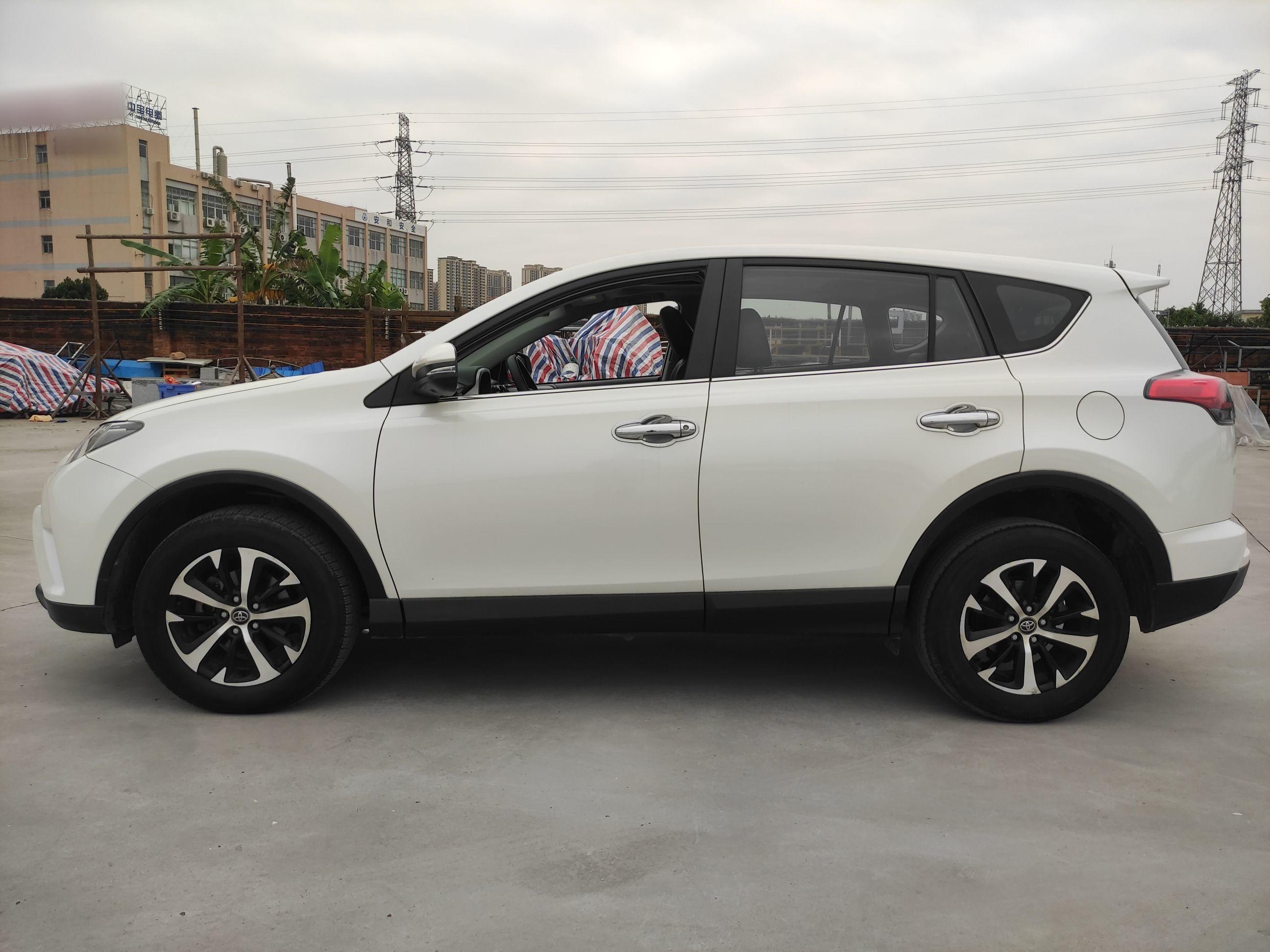 Used Toyota RAV4 2016 2.0L CVT Two-Wheel Drive Fashion Edition China V Standard
