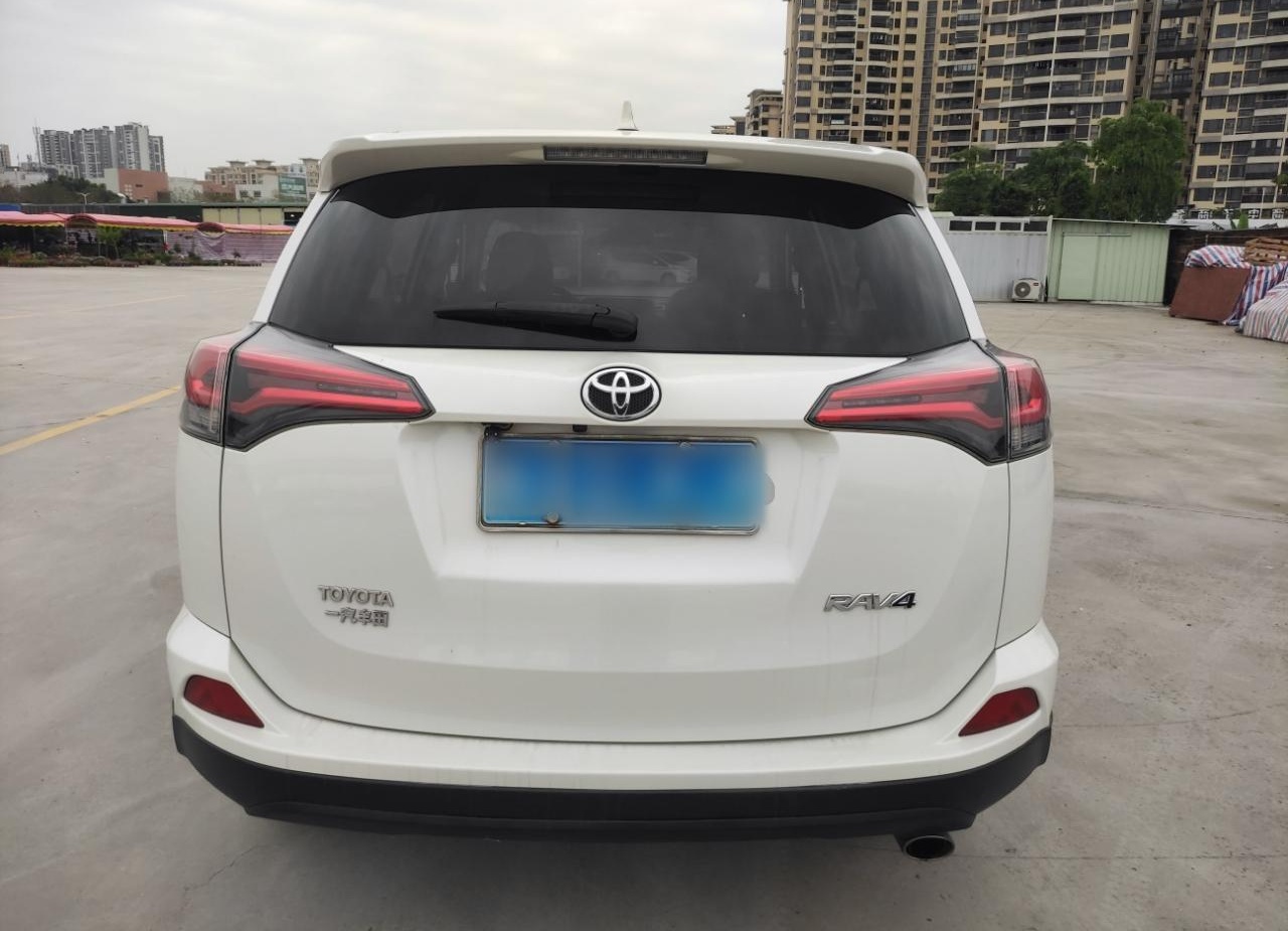 Used Toyota RAV4 2016 2.0L CVT Two-Wheel Drive Fashion Edition China V Standard
