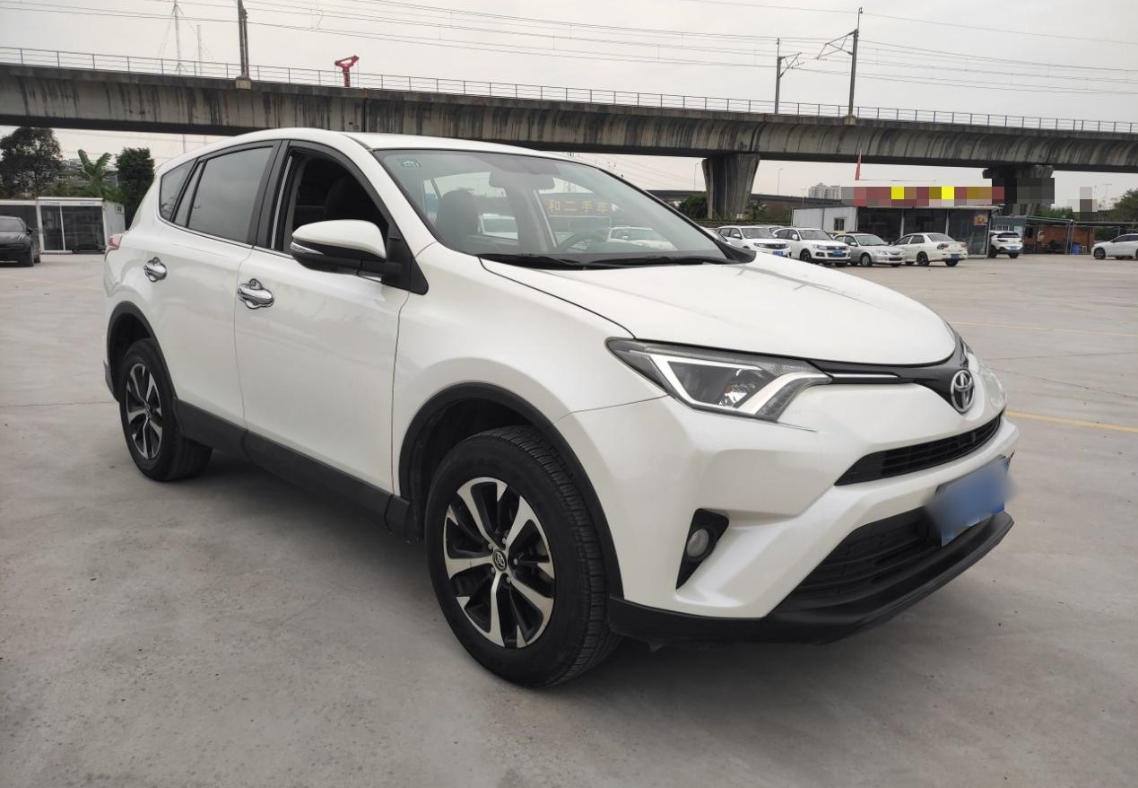 Used Toyota RAV4 2016 2.0L CVT Two-Wheel Drive Fashion Edition China V Standard
