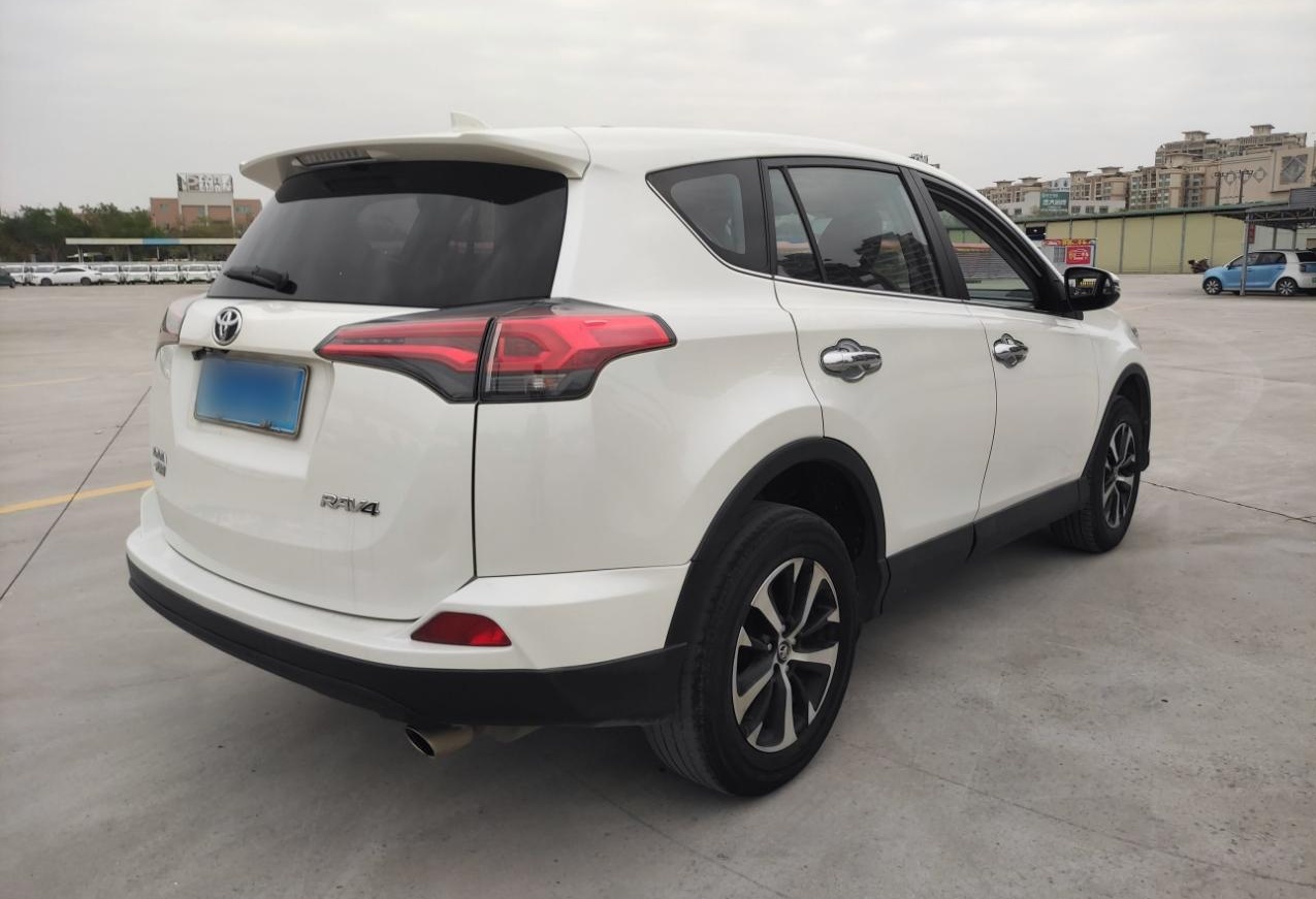 Used Toyota RAV4 2016 2.0L CVT Two-Wheel Drive Fashion Edition China V Standard
