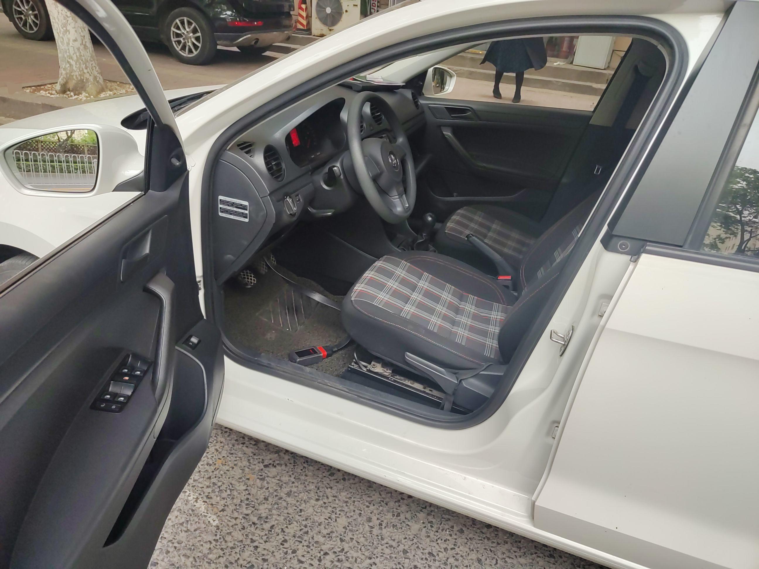 Used Volkswagen Jetta 2015 1.6L Manual Fashion Edition
