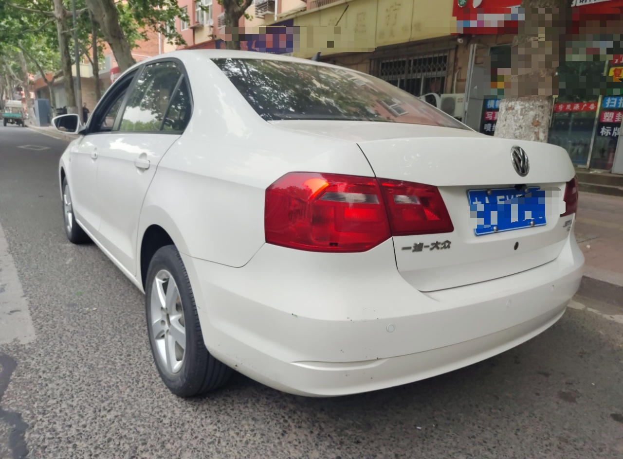 Used Volkswagen Jetta 2015 1.6L Manual Fashion Edition
