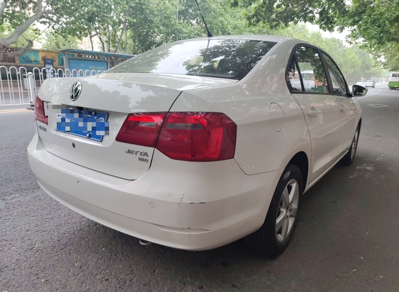 Used Volkswagen Jetta 2015 1.6L Manual Fashion Edition
