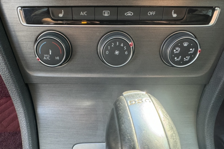 Used Volkswagen Golf 2016 230TSI Automatic Luxury Version
