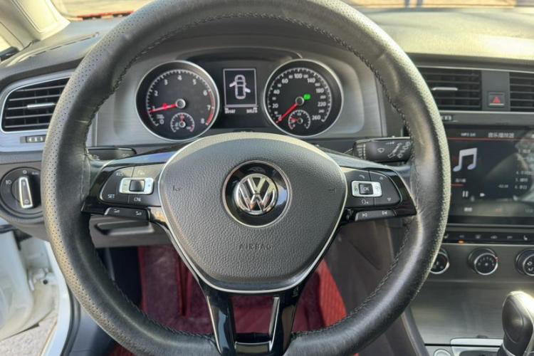 Used Volkswagen Golf 2016 230TSI Automatic Luxury Version
