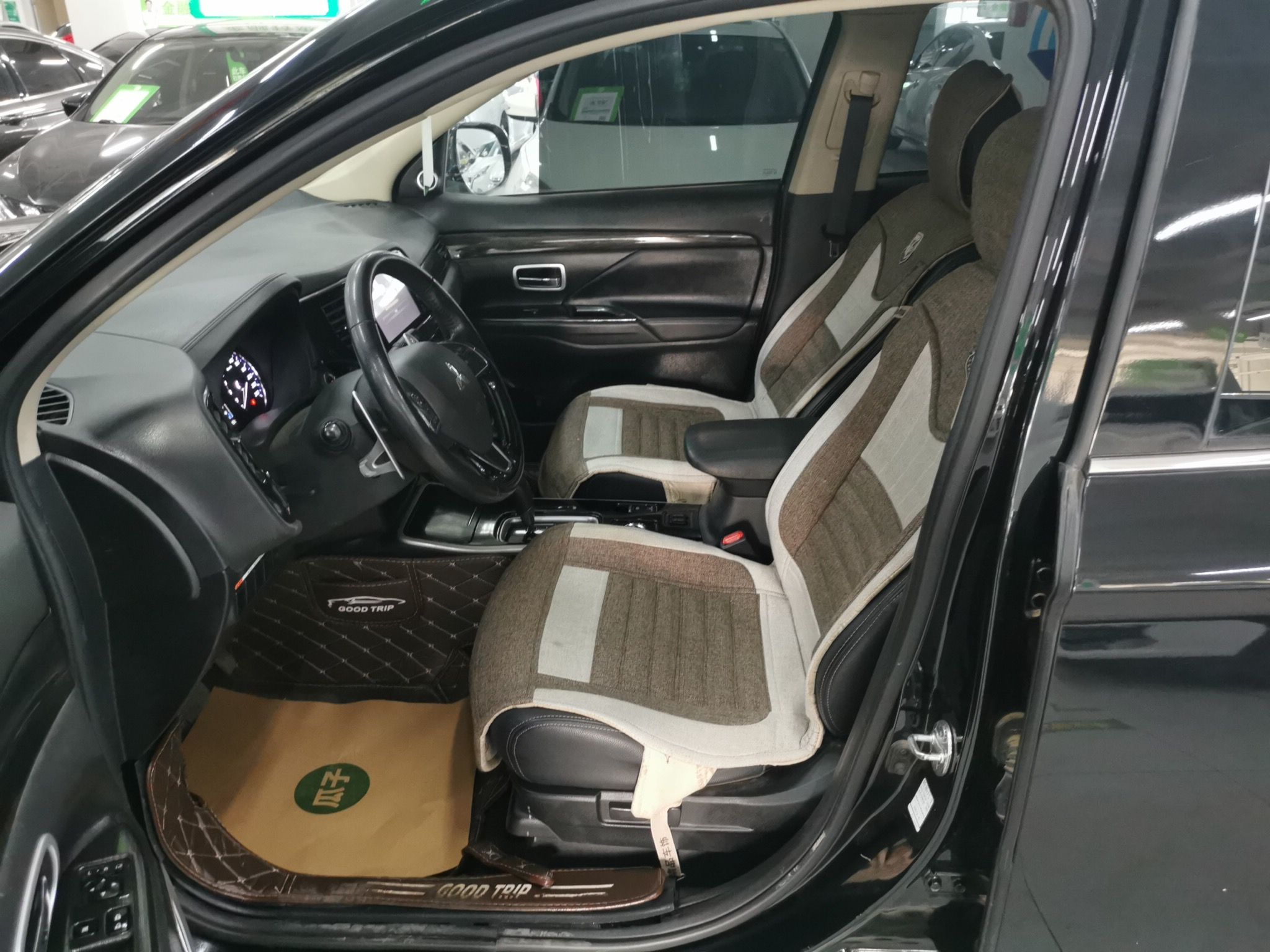 Used Mitsubishi Outlander 2018 2.4L 4x4 Luxury Edition 7-Seater
