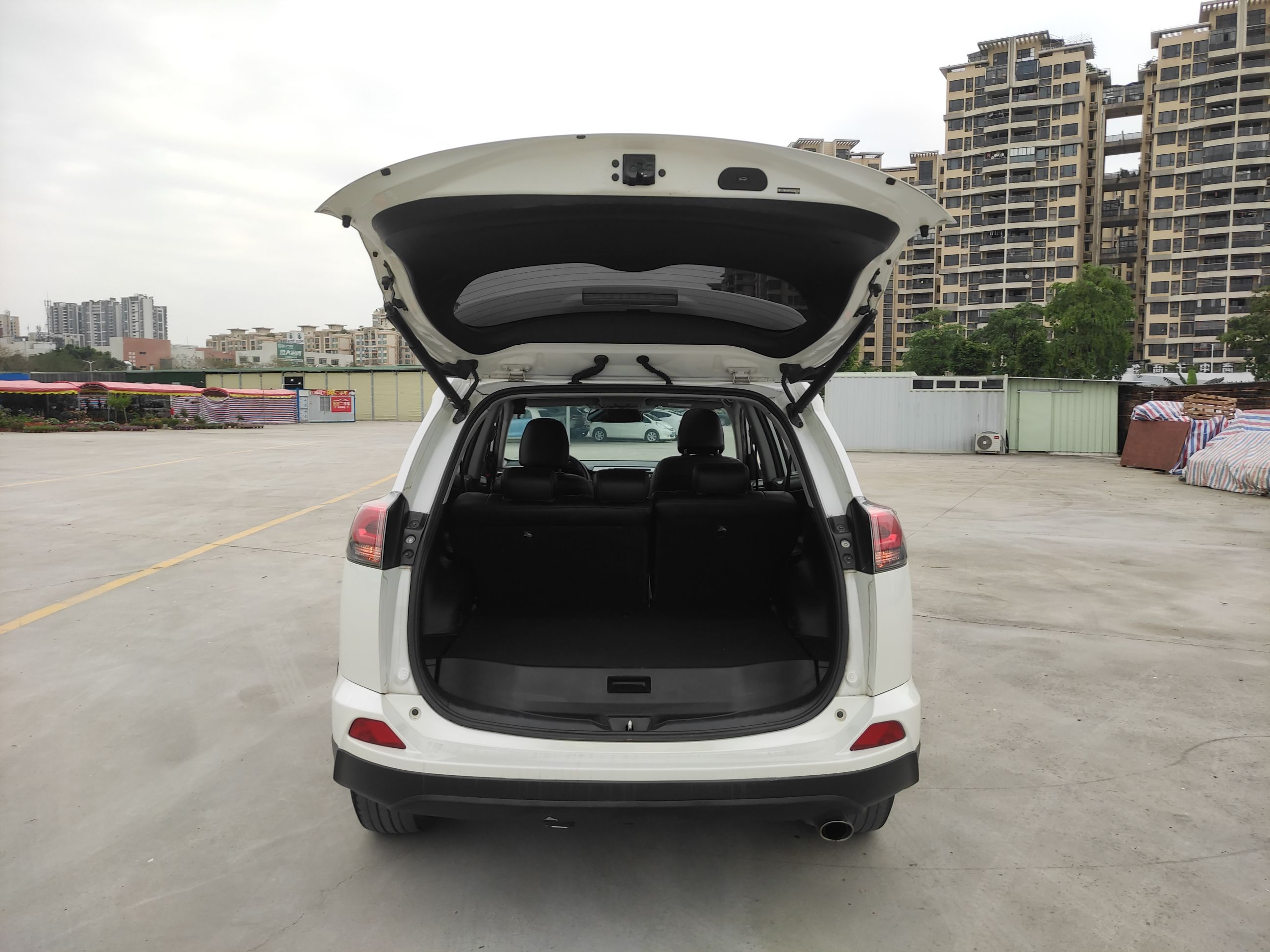 Used Toyota RAV4 2016 2.0L CVT Two-Wheel Drive Fashion Edition China V Standard
